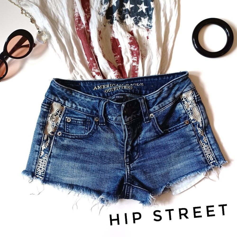 AMERICAN EAGLE Embroidered Side Edge Low Rise Stretch Jean Shorts 0
